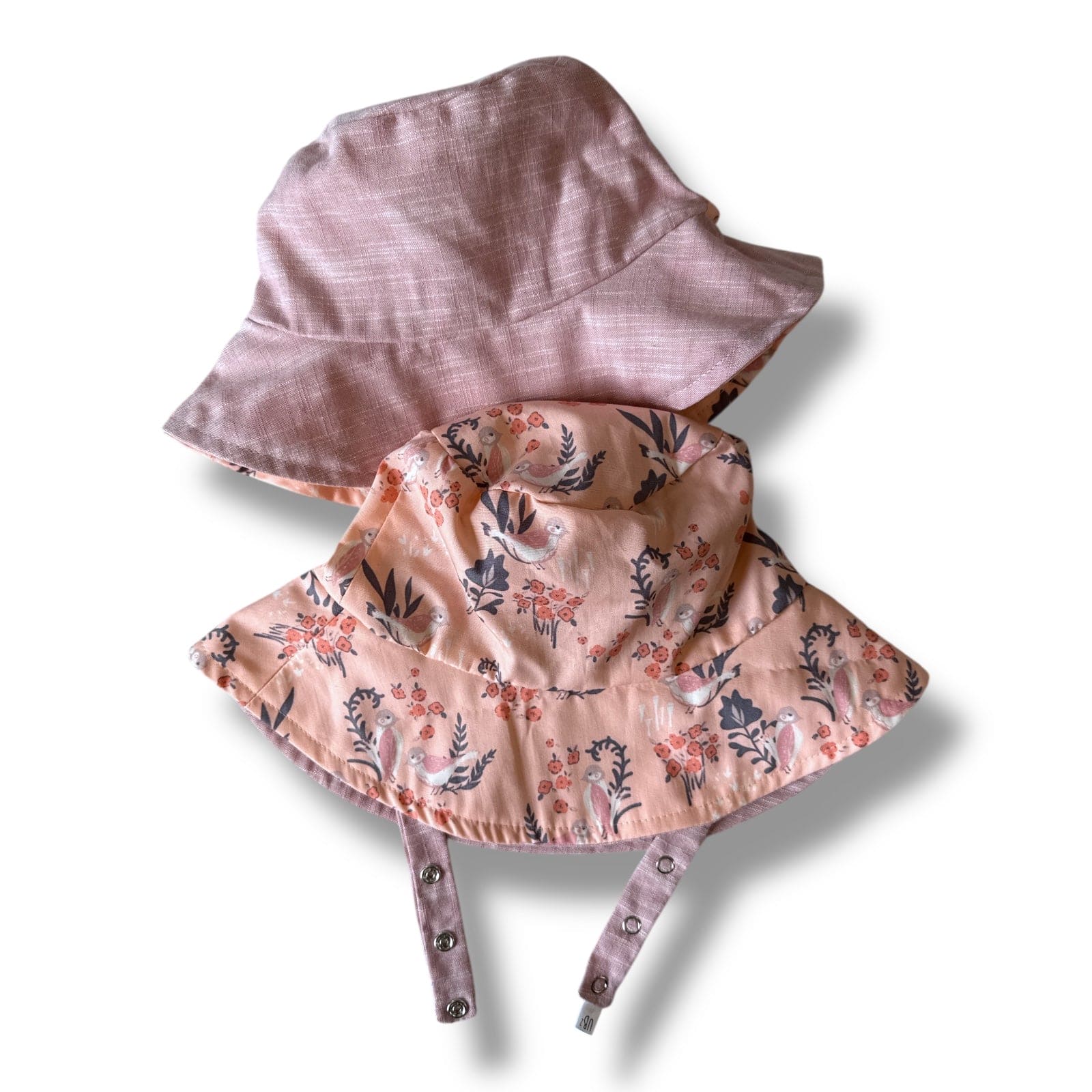 Bucket hat in Organic Aviary