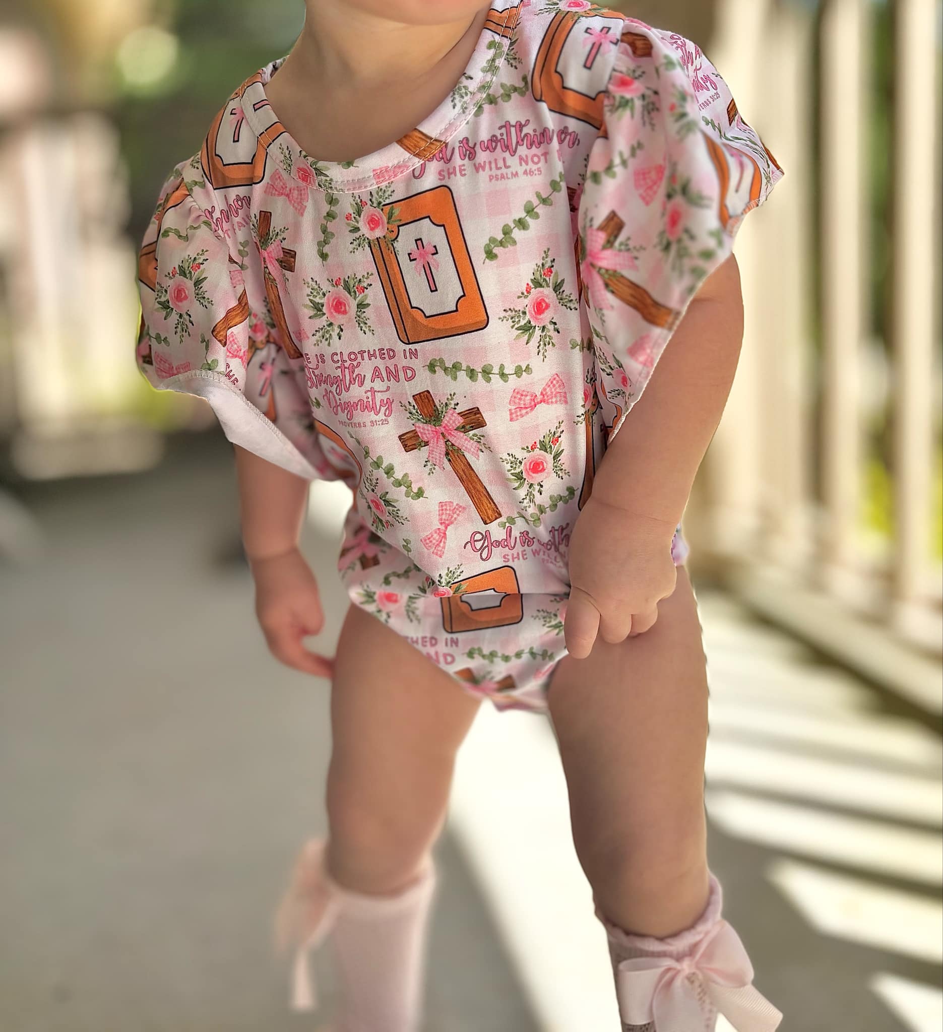 Bows and cross flutter leo