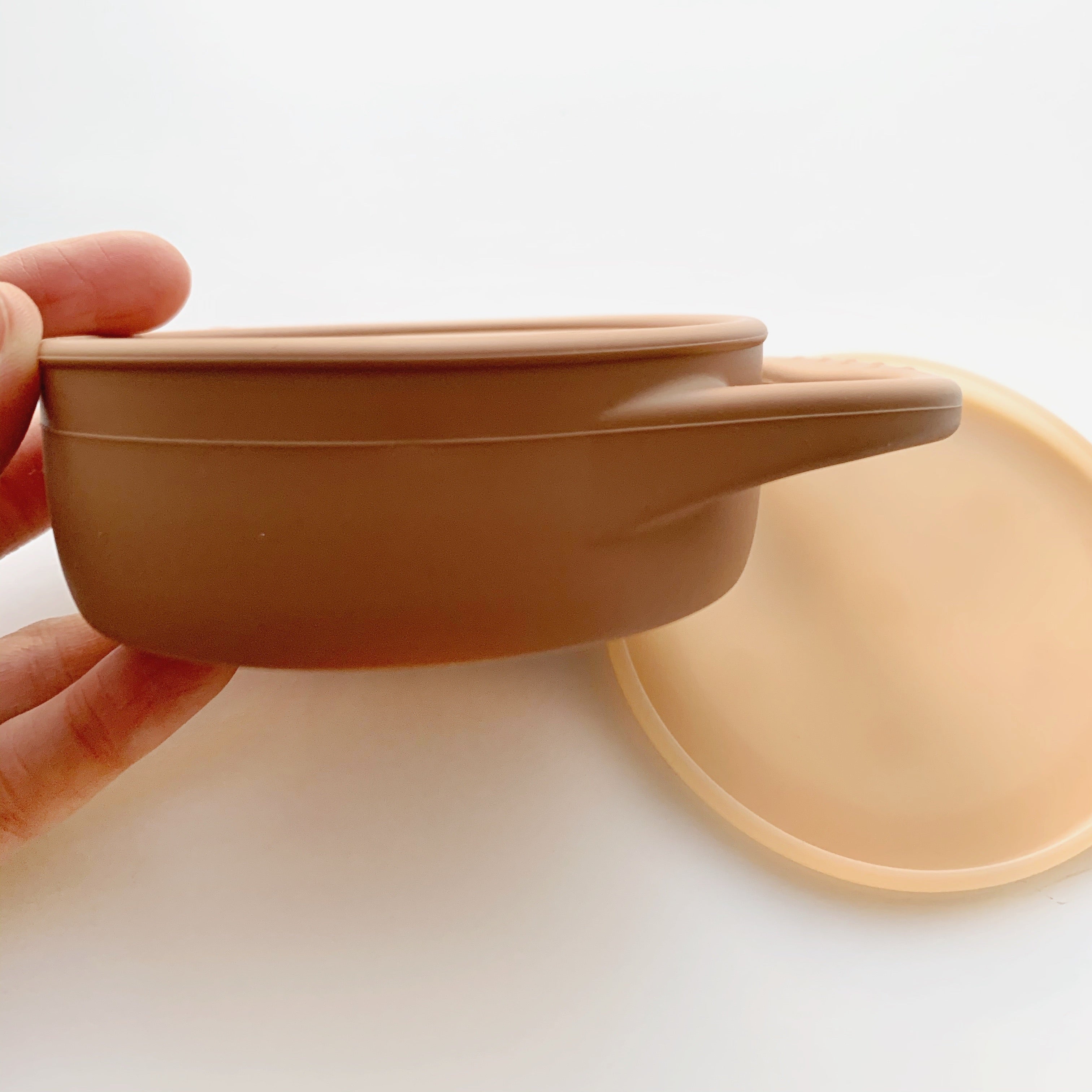 Collapsible Silicone Snack Cup: Perfect for On-the-Go Snacking!