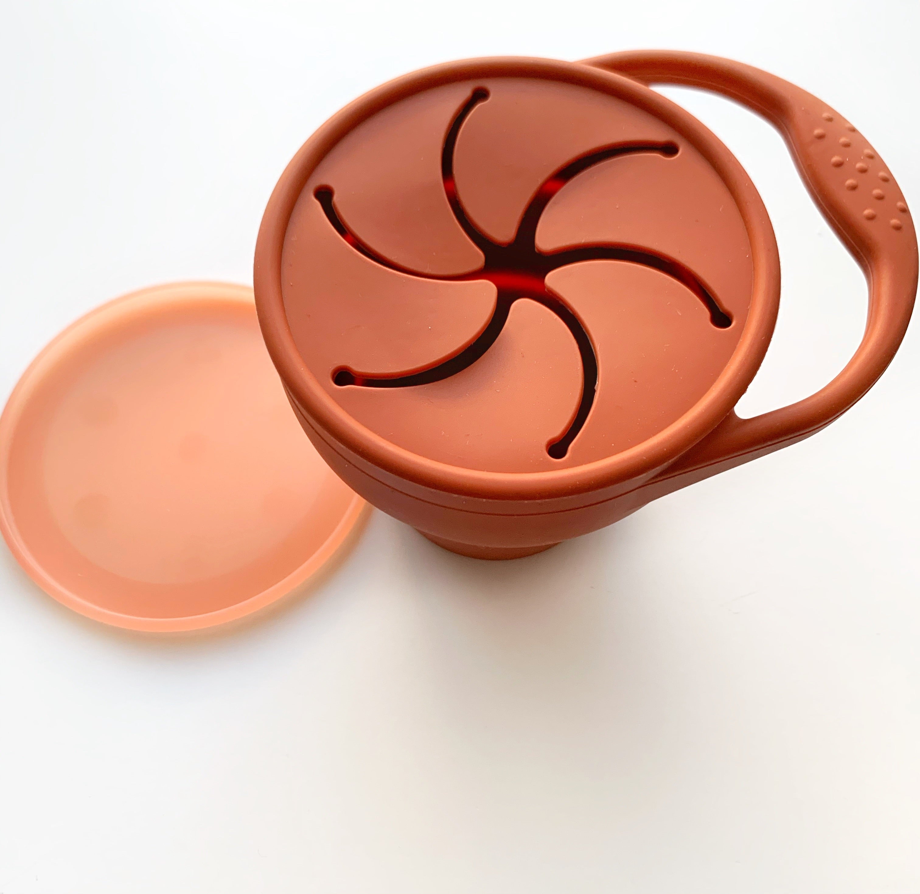 Collapsible Silicone Snack Cup: Perfect for On-the-Go Snacking!