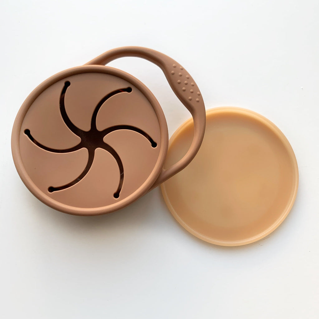 Collapsible Silicone Snack Cup: Perfect for On-the-Go Snacking!