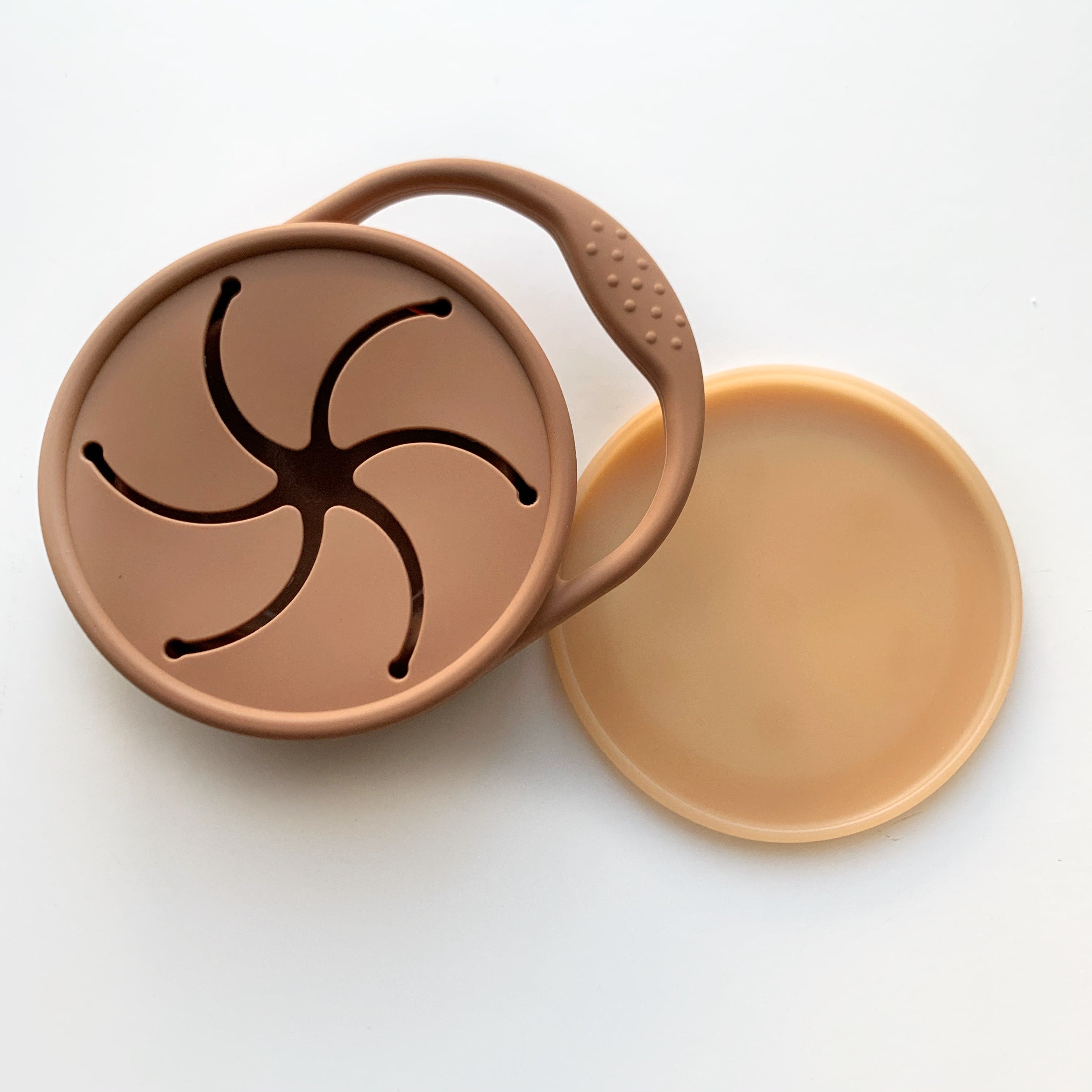 Collapsible Silicone Snack Cup: Perfect for On-the-Go Snacking!