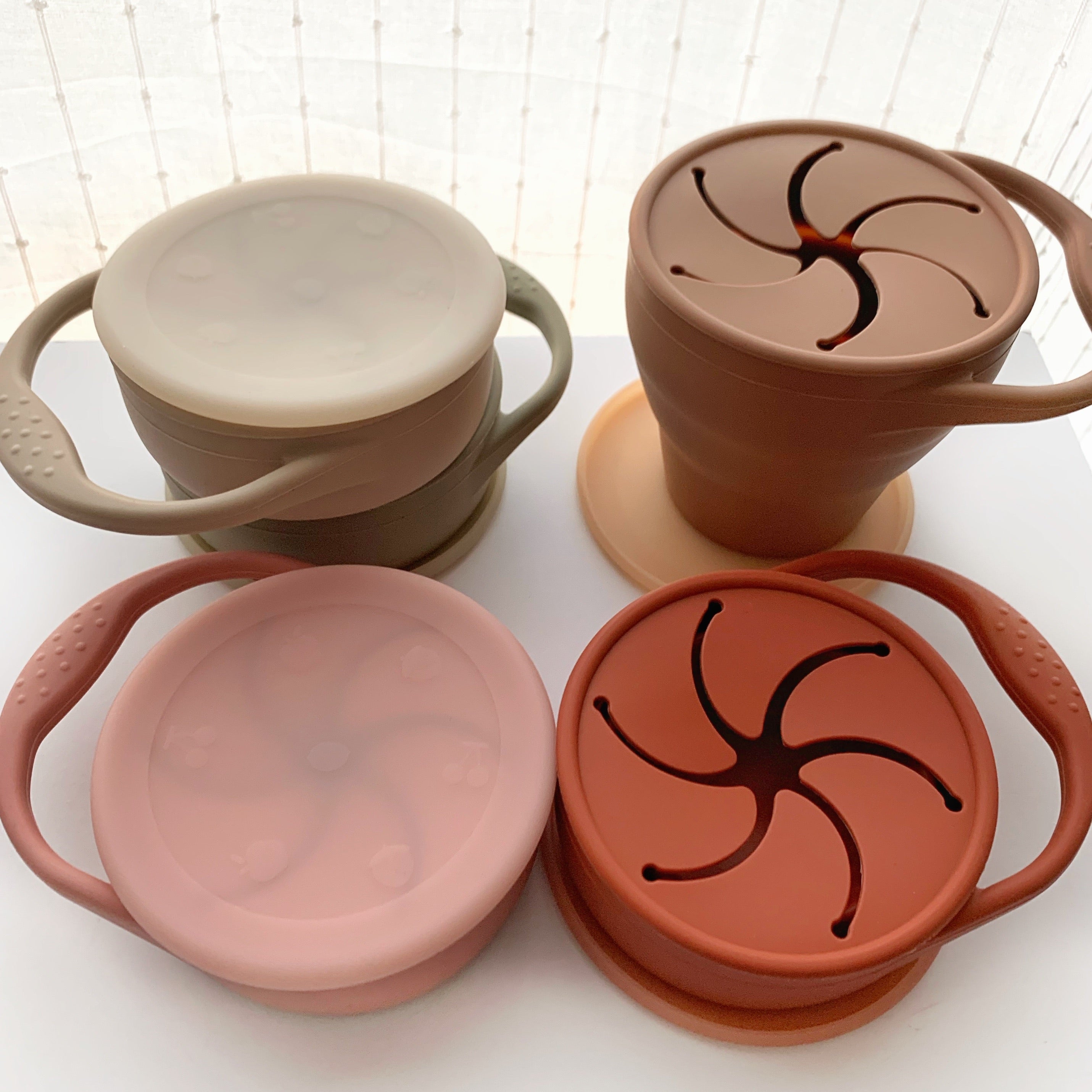 Collapsible Silicone Snack Cup: Perfect for On-the-Go Snacking!
